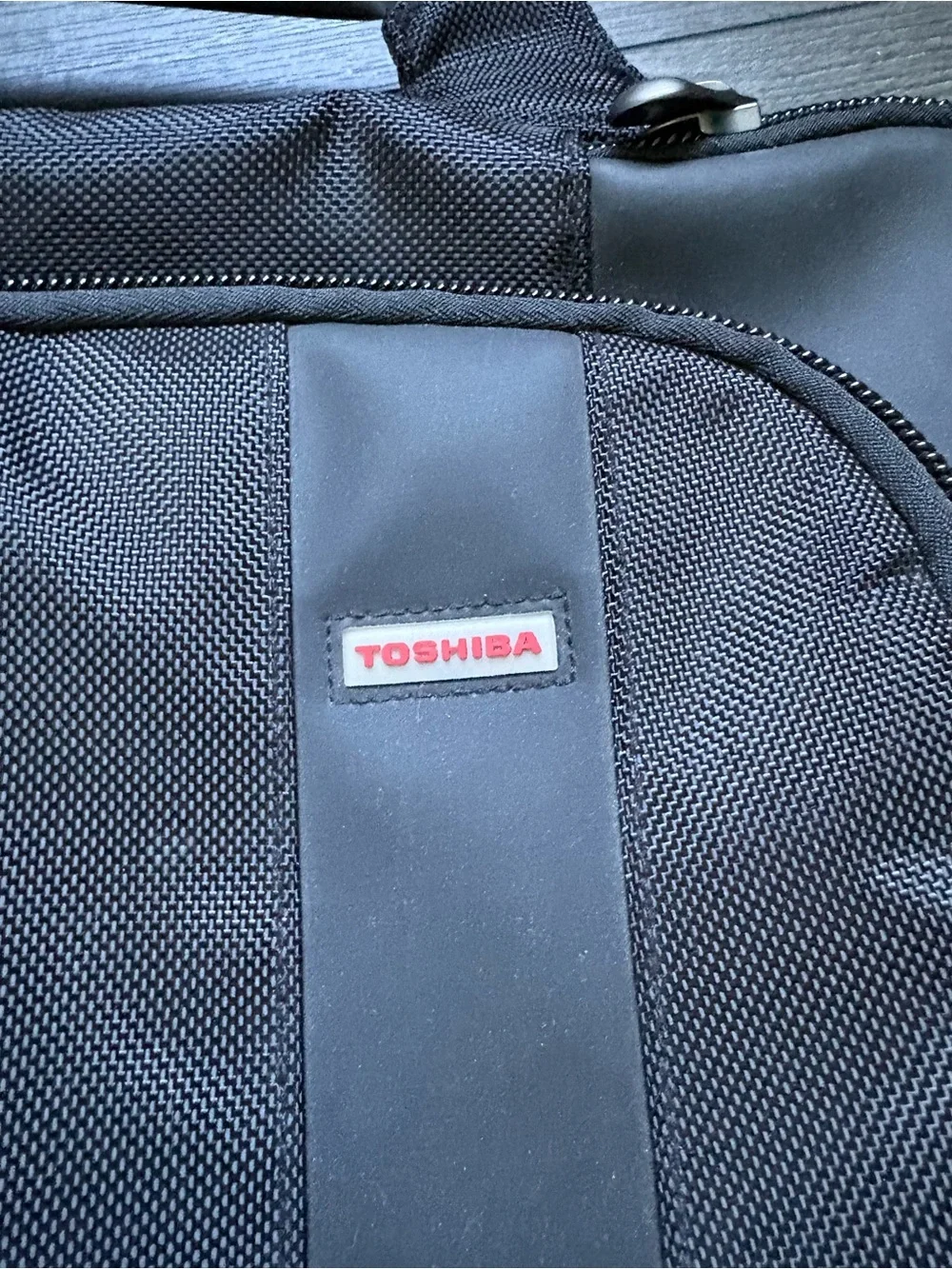 Toshiba Black Laptop Messenger Bag Shoulder Strap Multiple Pockets Travel Career